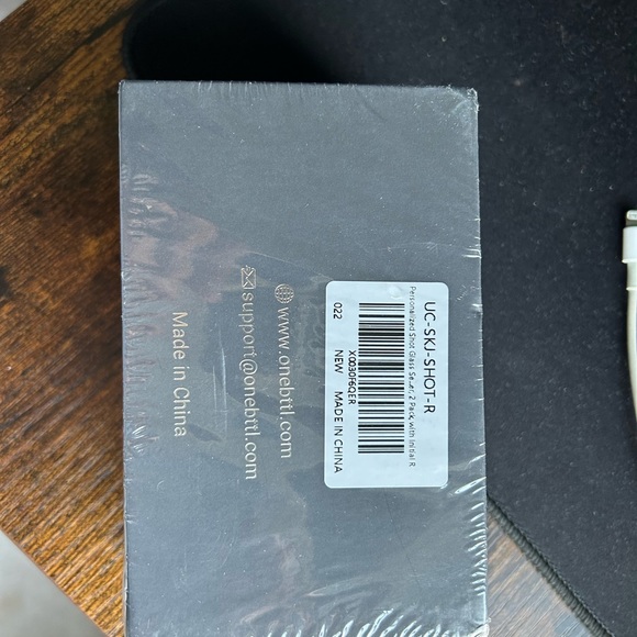 Onebttl shot glass set of 2 with the letter R on them. - Picture 2 of 4